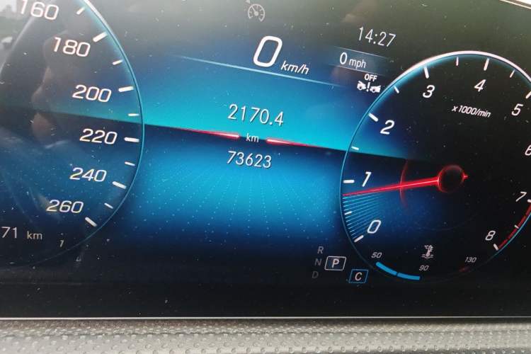 Used Mercedes-Benz A-Class 2022 Revised Version A 200 L Sport Sedan Fashionable Style Odometer Close Up
