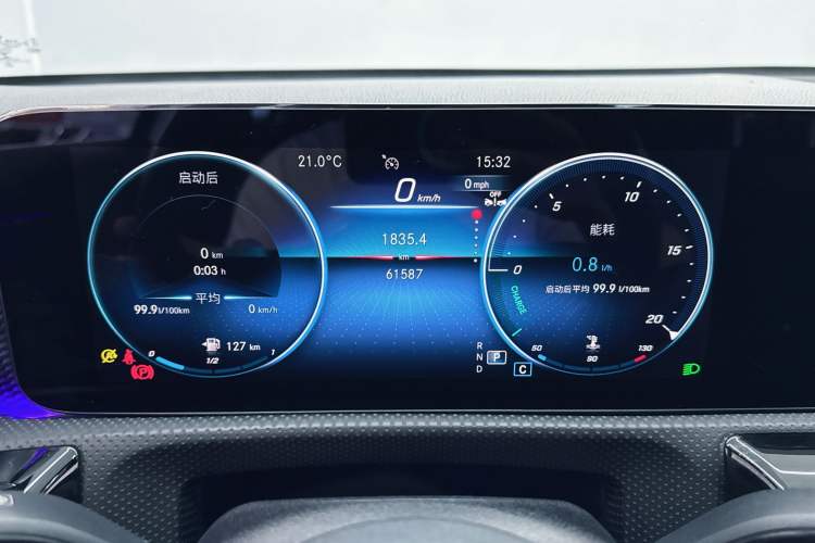 Used Mercedes-Benz A-Class 2022 Revised Version A 200 L Sport Sedan Fashionable Style Odometer Close Up