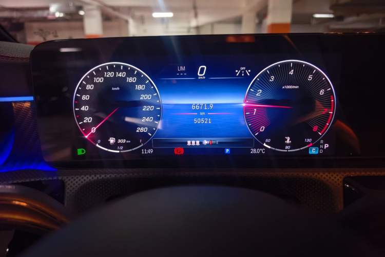 Used Mercedes-Benz A-Class 2022 Second Facelift A 200 L Sport Sedan Fashion Version Odometer Close Up