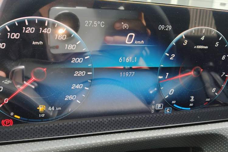 Used Mercedes-Benz A-Class 2022 Second Facelift A 200 L Sport Sedan Fashion Version Odometer Close Up
