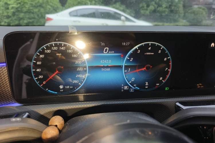 Used Mercedes-Benz A-Class 2022 Revised Version A 200 L Sport Sedan Fashionable Style Odometer Close Up