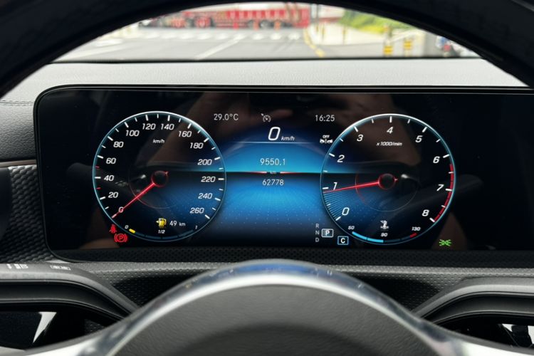 Used Mercedes-Benz A-Class 2022 Revised Version A 200 L Sport Sedan Fashionable Style Odometer Close Up