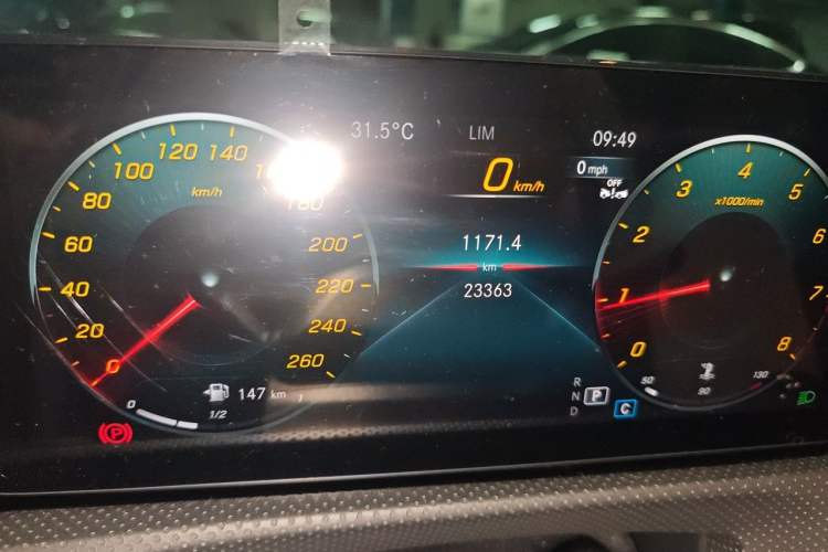Used Mercedes-Benz A-Class 2022 Revised Version A 200 L Sport Sedan Fashionable Style Odometer Close Up