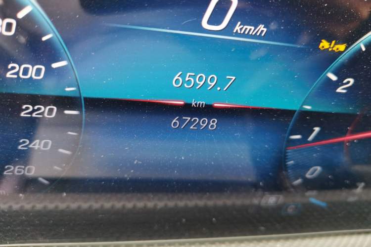 Used Mercedes-Benz A-Class 2022 Revised Version A 200 L Sport Sedan Fashionable Style Odometer Close Up
