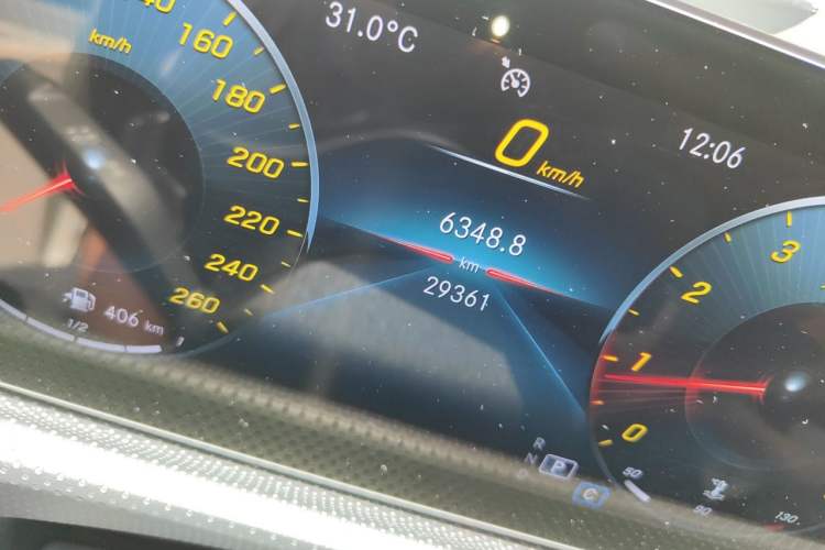 Used Mercedes-Benz A-Class 2022 Second Facelift A 200 L Sport Sedan Fashion Version Odometer Close Up