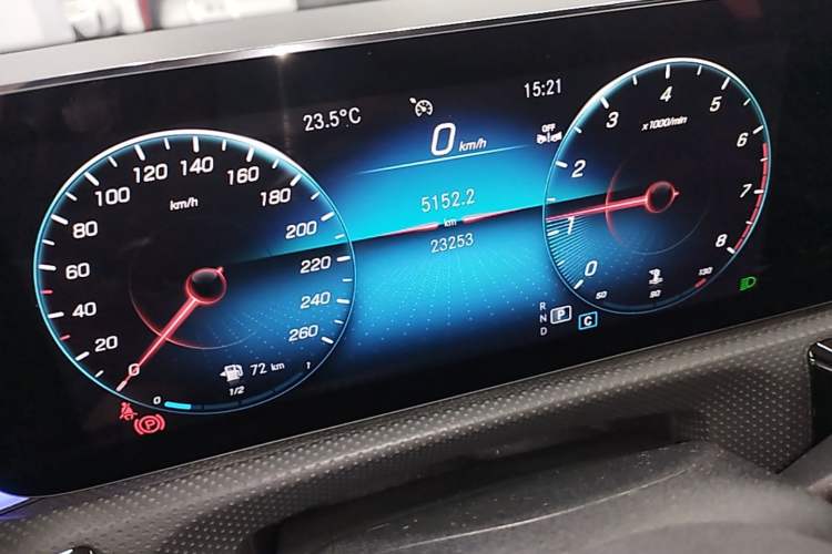 Used Mercedes-Benz A-Class 2022 Revised Version A 200 L Sport Sedan Fashionable Style Odometer Close Up