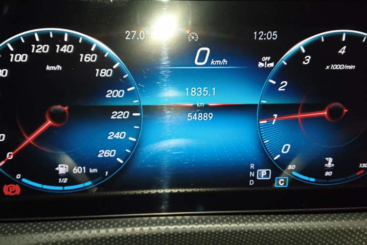 Used Mercedes-Benz A-Class 2022 Revised Version A 200 L Sport Sedan Fashionable Style Odometer Close Up