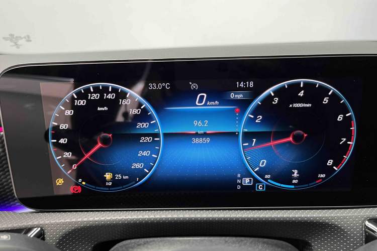 Used Mercedes-Benz A-Class 2022 Second Facelift A 200 L Sport Sedan Fashion Version Odometer Close Up