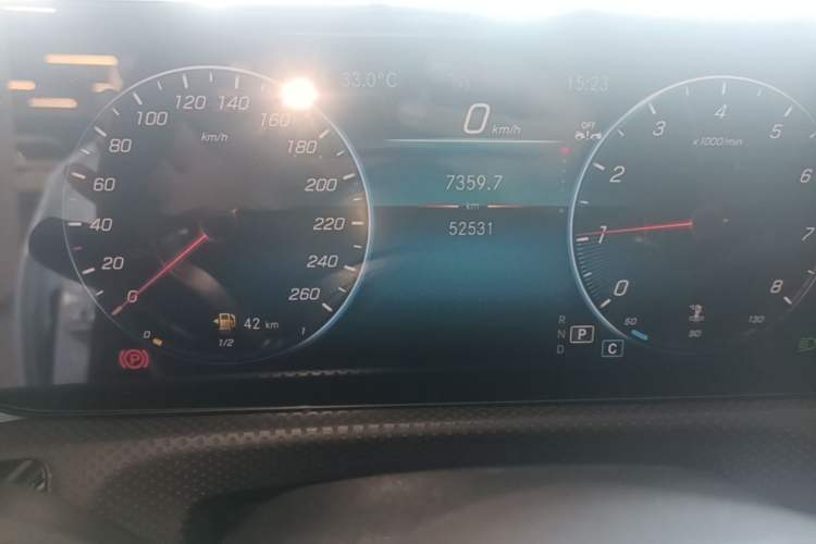 Used Mercedes-Benz A-Class 2022 Second Facelift A 200 L Sport Sedan Fashion Version Odometer Close Up