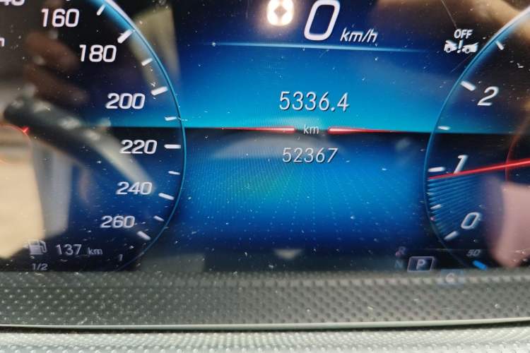 Used Mercedes-Benz A-Class 2022 Second Facelift A 200 L Sport Sedan Fashion Version Odometer Close Up