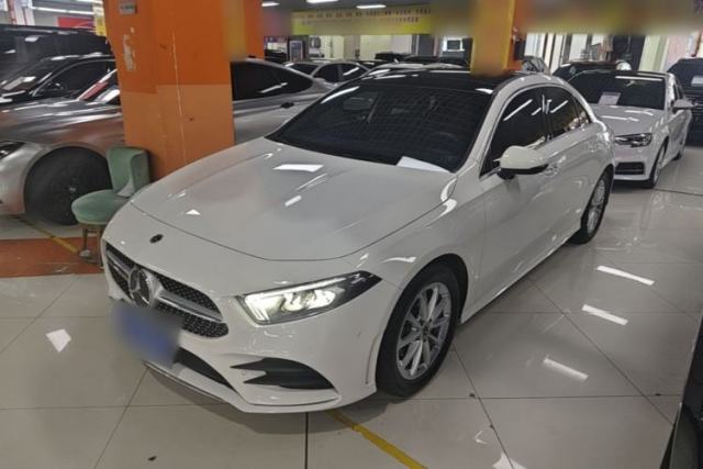 Mercedes-Benz A-Class 2022 Restyled A 200 L Sport Sedan Fashion Version مستعملة