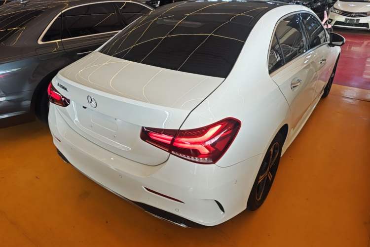 Used Mercedes-Benz A-Class 2022 Revised Version A 200 L Sport Sedan Fashionable Style Rear Right 45 Deg
