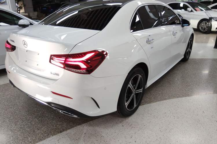 Used Mercedes-Benz A-Class 2022 Revised Version A 200 L Sport Sedan Fashionable Style Rear Right 45 Deg