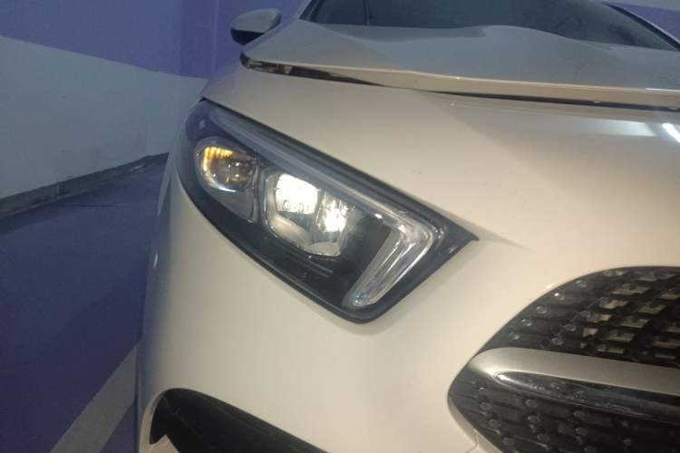 Used Mercedes-Benz A-Class 2022 Restyled A 200 L Sport Sedan Fashion Version Right Front Headlight