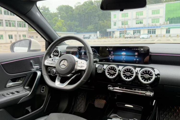Used Mercedes-Benz A-Class 2022 Revised Version A 200 L Sport Sedan Fashionable Style Right Front Seat