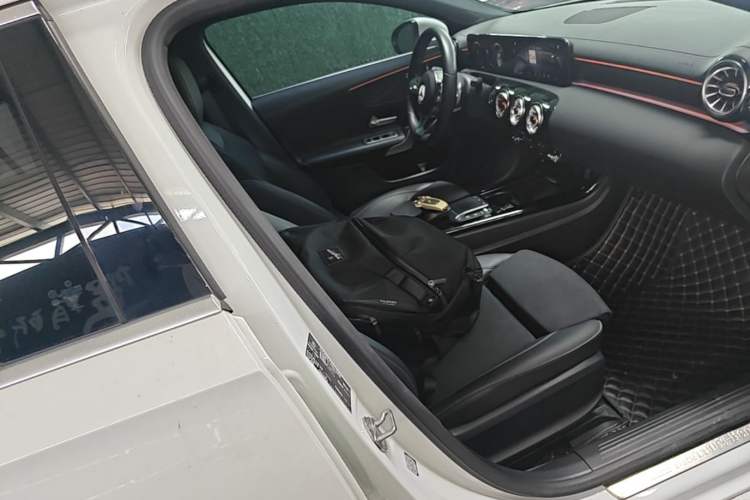 Used Mercedes-Benz A-Class 2022 Revised Version A 200 L Sport Sedan Fashionable Style Right Front Seat
