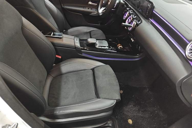 Used Mercedes-Benz A-Class 2022 Revised Version A 200 L Sport Sedan Fashionable Style Right Front Seat