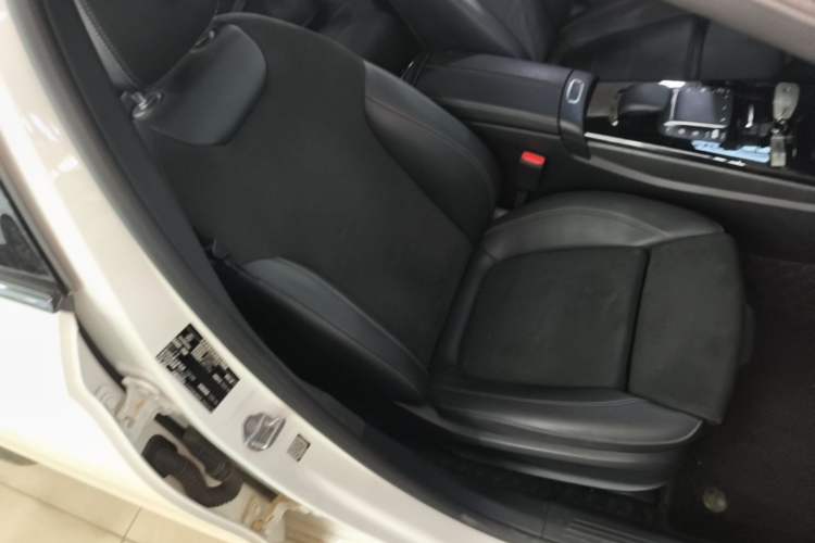 Used Mercedes-Benz A-Class 2022 Revised Version A 200 L Sport Sedan Fashionable Style Right Front Seat