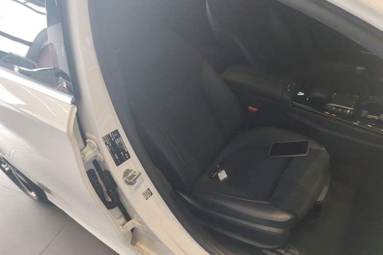 Used Mercedes-Benz A-Class 2022 Revised Version A 200 L Sport Sedan Fashionable Style Right Front Seat