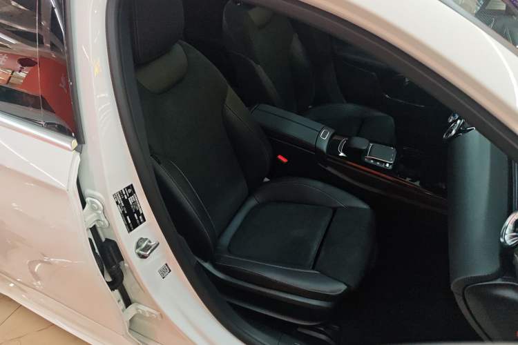 Used Mercedes-Benz A-Class 2022 Revised Version A 200 L Sport Sedan Fashionable Style Right Front Seat