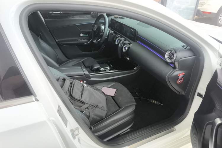 Used Mercedes-Benz A-Class 2022 Revised Version A 200 L Sport Sedan Fashionable Style Right Front Seat