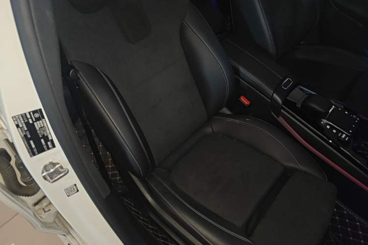 Used Mercedes-Benz A-Class 2022 Revised Version A 200 L Sport Sedan Fashionable Style Right Front Seat