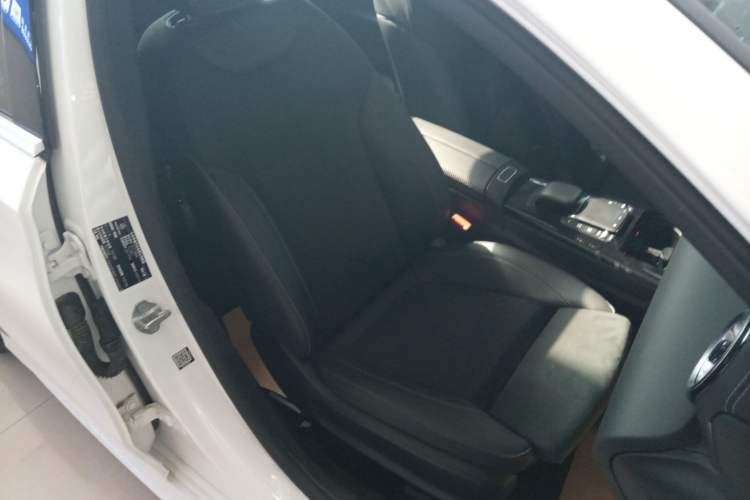 Used Mercedes-Benz A-Class 2022 Revised Version A 200 L Sport Sedan Fashionable Style Right Front Seat