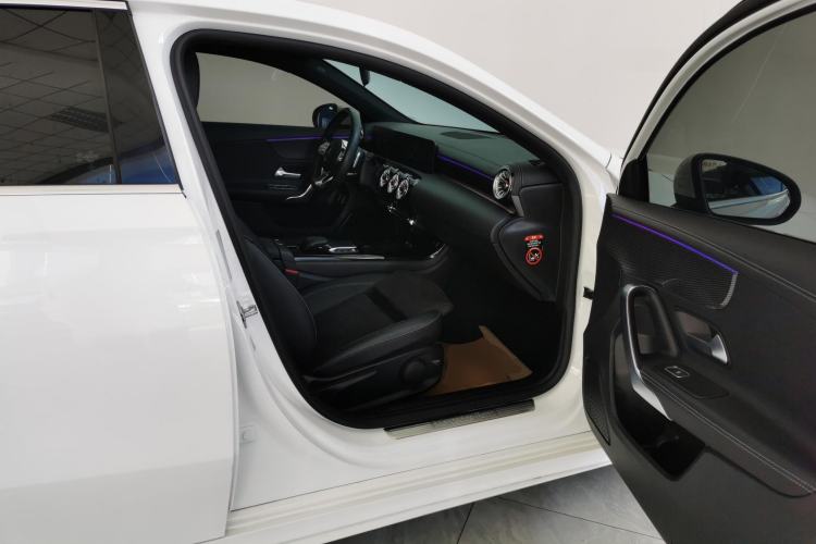 Used Mercedes-Benz A-Class 2022 Second Facelift A 200 L Sport Sedan Fashion Version Right Front Seat