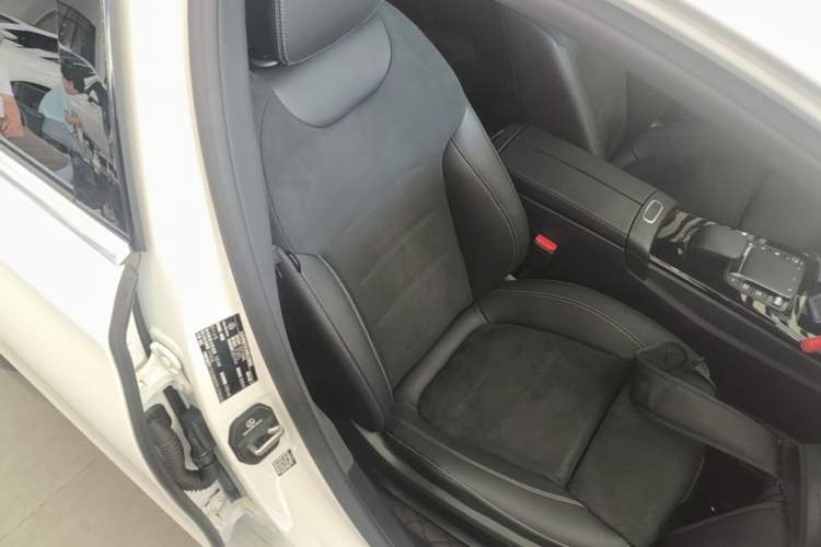 Used Mercedes-Benz A-Class 2022 Revised Version A 200 L Sport Sedan Fashionable Style Right Front Seat