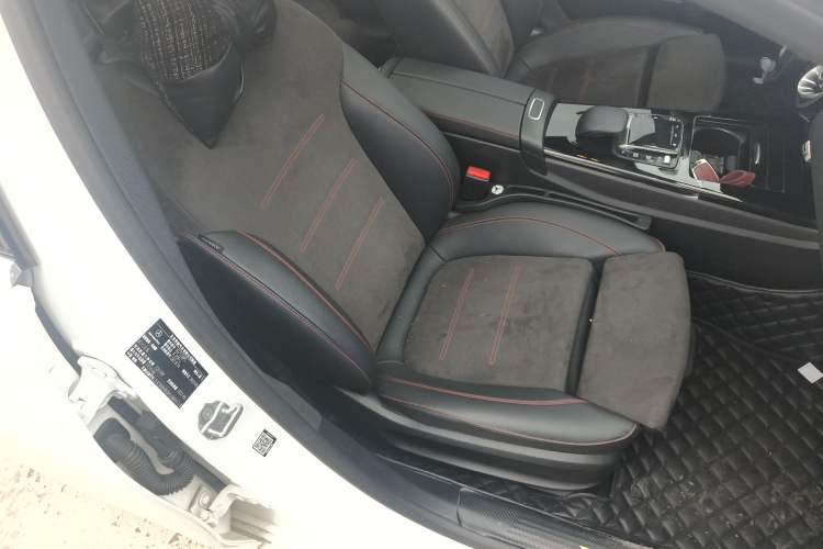 Used Mercedes-Benz A-Class 2022 Revised Version A 200 L Sport Sedan Fashionable Style Right Front Seat