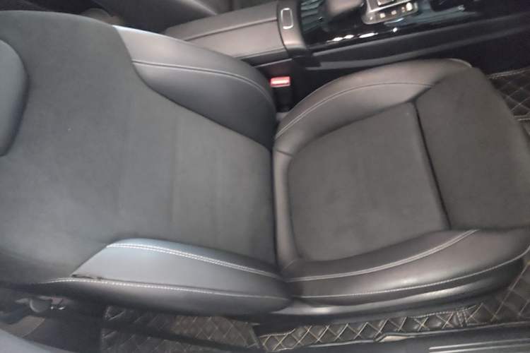 Used Mercedes-Benz A-Class 2022 Revised Version A 200 L Sport Sedan Fashionable Style Right Front Seat