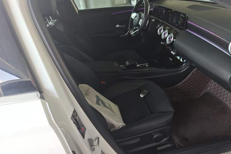Used Mercedes-Benz A-Class 2022 Second Facelift A 200 L Sport Sedan Fashion Version Right Front Seat