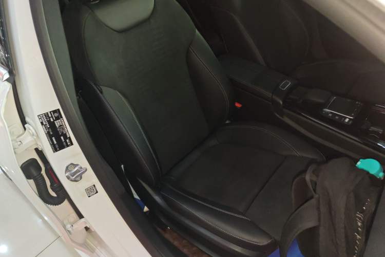 Used Mercedes-Benz A-Class 2022 Revised Version A 200 L Sport Sedan Fashionable Style Right Front Seat