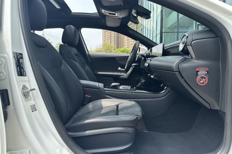 Used Mercedes-Benz A-Class 2022 Revised Version A 200 L Sport Sedan Fashionable Style Right Front Seat