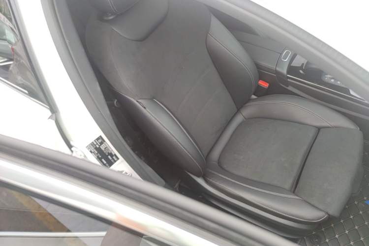 Used Mercedes-Benz A-Class 2022 Revised Version A 200 L Sport Sedan Fashionable Style Right Front Seat