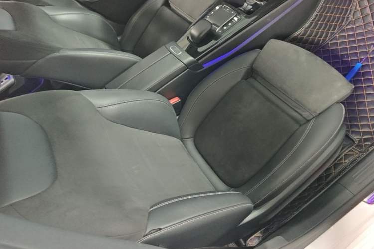 Used Mercedes-Benz A-Class 2022 Revised Version A 200 L Sport Sedan Fashionable Style Right Front Seat