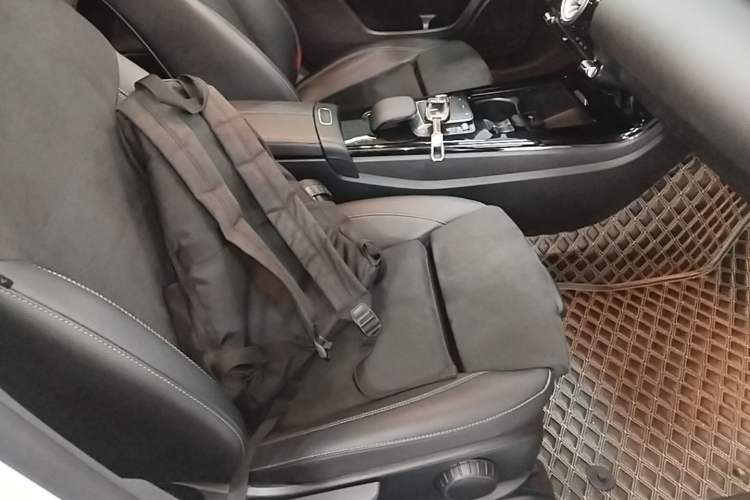 Used Mercedes-Benz A-Class 2022 Second Facelift A 200 L Sport Sedan Fashion Version Right Front Seat