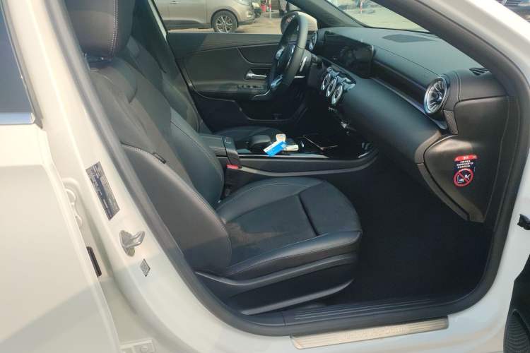 Used Mercedes-Benz A-Class 2022 Revised Version A 200 L Sport Sedan Fashionable Style Right Front Seat