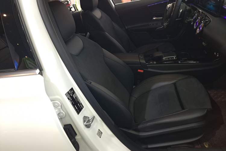 Used Mercedes-Benz A-Class 2022 Revised Version A 200 L Sport Sedan Fashionable Style Right Front Seat