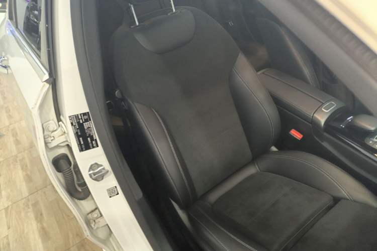 Used Mercedes-Benz A-Class 2022 Revised Version A 200 L Sport Sedan Fashionable Style Right Front Seat