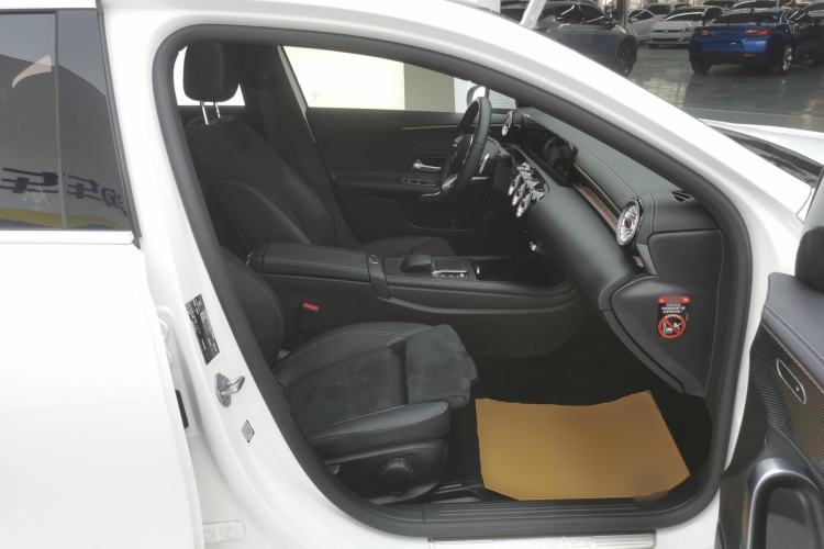 Used Mercedes-Benz A-Class 2022 Second Facelift A 200 L Sport Sedan Fashion Version Right Front Seat