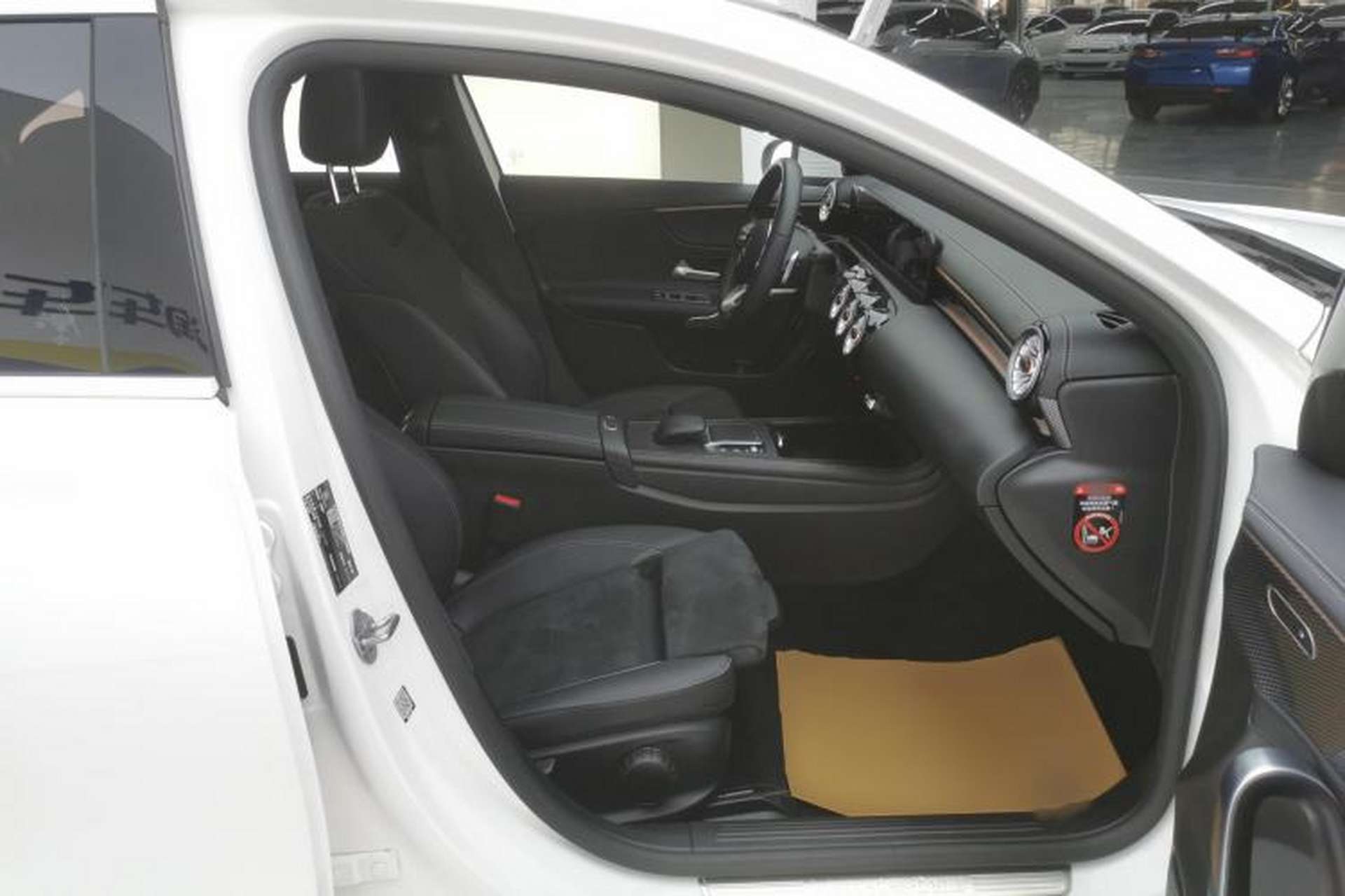 Used Mercedes-Benz A-Class 2022 Second Facelift A 200 L Sport Sedan Fashion Version Right Front Seat