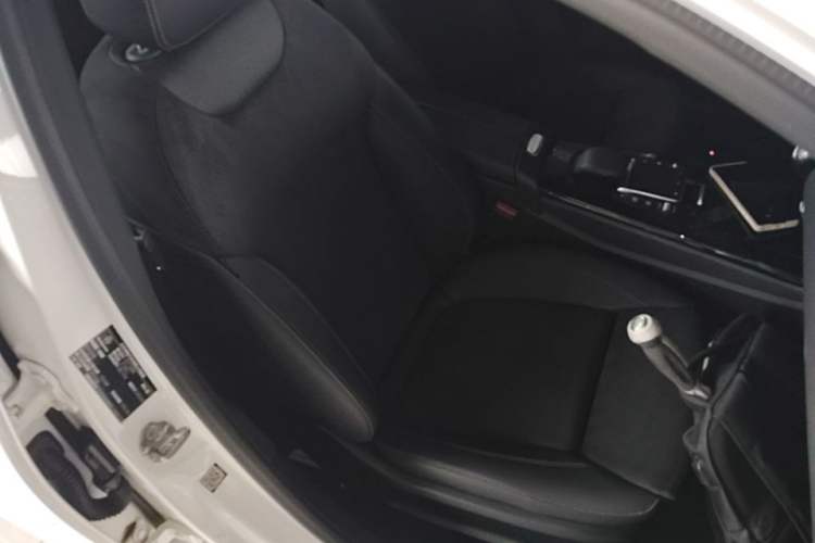 Used Mercedes-Benz A-Class 2022 Revised Version A 200 L Sport Sedan Fashionable Style Right Front Seat