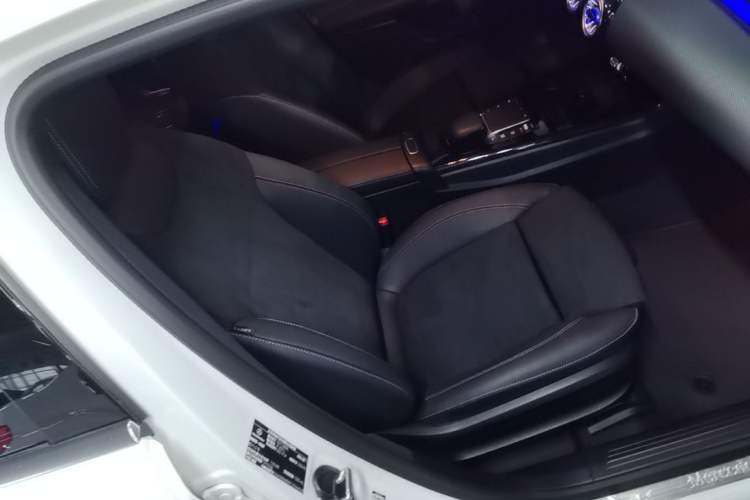 Used Mercedes-Benz A-Class 2022 Revised Version A 200 L Sport Sedan Fashionable Style Right Front Seat