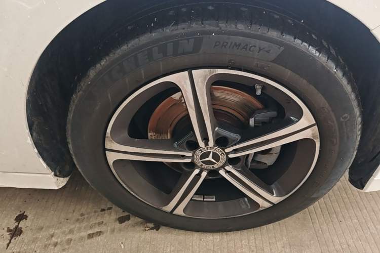 Used Mercedes-Benz A-Class 2022 Second Facelift A 200 L Sport Sedan Fashion Version Right Front Wheel Hub