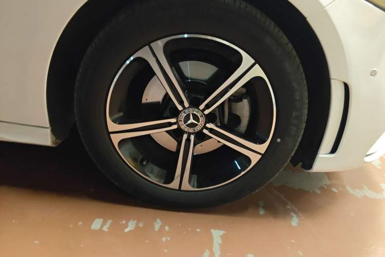 Used Mercedes-Benz A-Class 2022 Second Facelift A 200 L Sport Sedan Fashion Version Right Front Wheel Hub