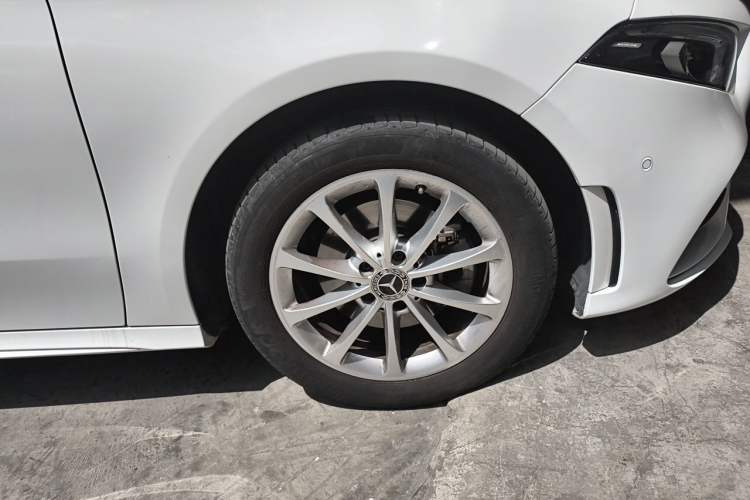 Used Mercedes-Benz A-Class 2022 A 200 L Sport Sedan Fashion Model Right Front Wheel Hub