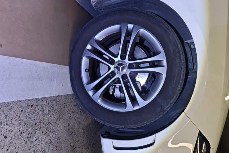 Used Mercedes-Benz A-Class 2022 A 180 L Sport Sedan Right Front Wheel Hub
