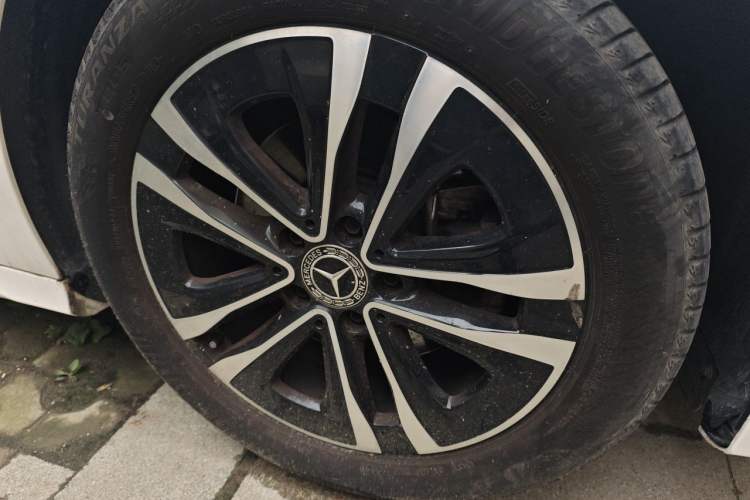 Used Mercedes-Benz A-Class 2022 Restyled A 200 L Sport Sedan Dynamic Version Right Front Wheel Hub