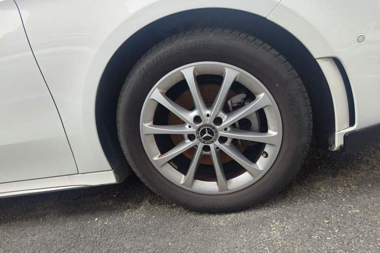 Used Mercedes-Benz A-Class 2022 Restyled A 200 L Sport Sedan Fashion Version Right Front Wheel Hub